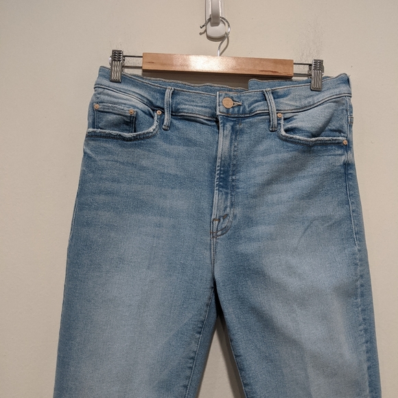 MOTHER The Insider Crop Step Fray Jeans - Picture 5 of 15